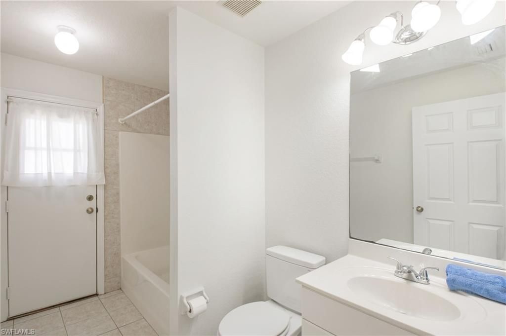 Image 22 of property listing at 5333 SW 16th PL, Cape Coral, FL 33914