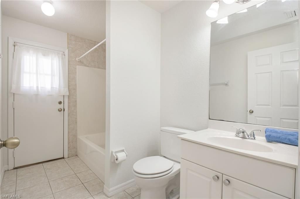 Image 23 of property listing at 5333 SW 16th PL, Cape Coral, FL 33914