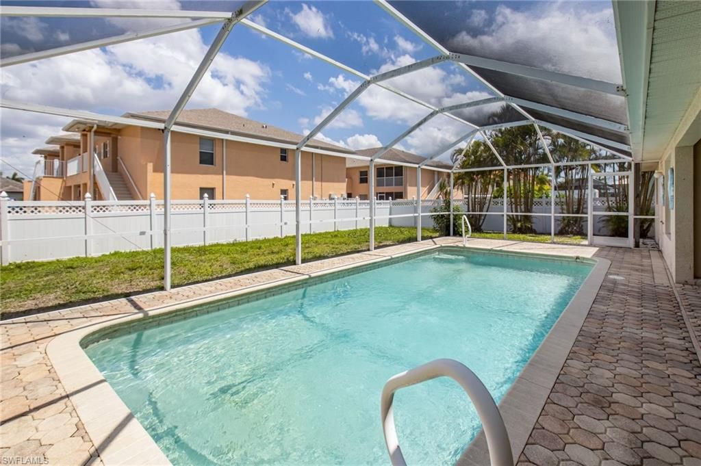 Image 32 of property listing at 5333 SW 16th PL, Cape Coral, FL 33914