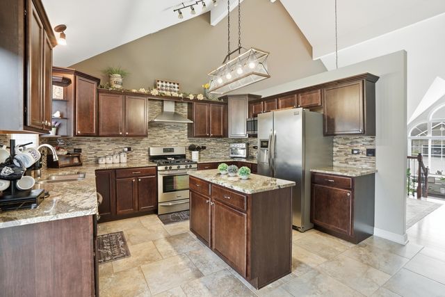 1131 Jeanne Court, Crown Point, IN 46307
