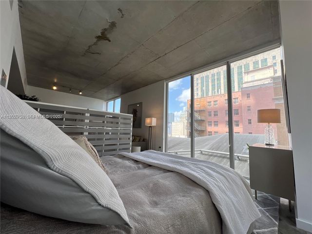 151 SE 1st St 702, Miami, FL 33131