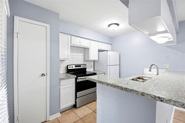 8918 Bissonnet Street 112, Houston, TX 77074