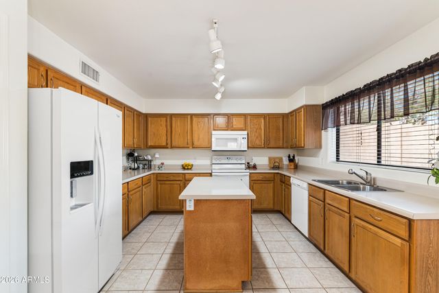 1711 E RUNION Drive, Phoenix, AZ 85024