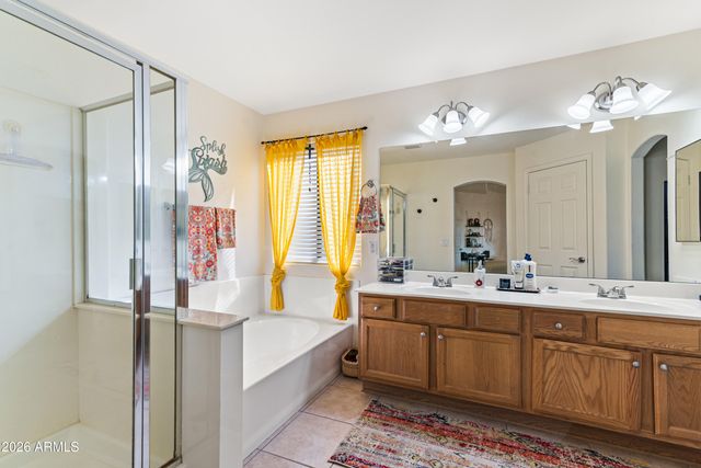 1711 E RUNION Drive, Phoenix, AZ 85024