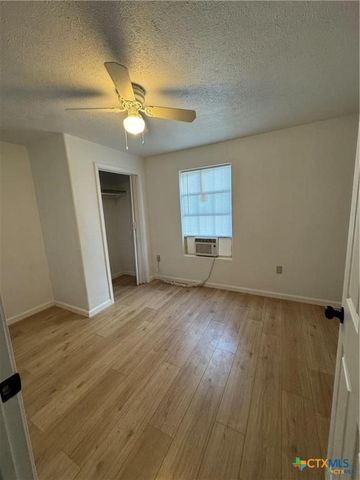 1209 Raymond Street, Seguin, TX 78155