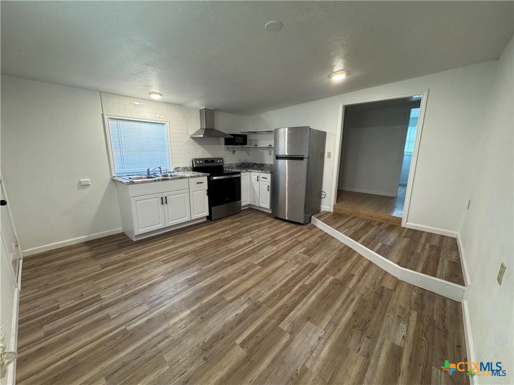 1209 Raymond Street, Seguin, TX 78155