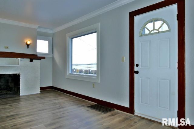 700 N MAIN Street, East Peoria, IL 61611