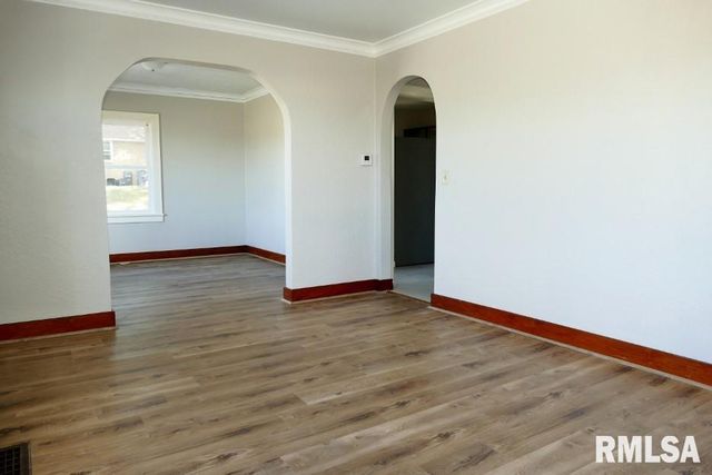 700 N MAIN Street, East Peoria, IL 61611