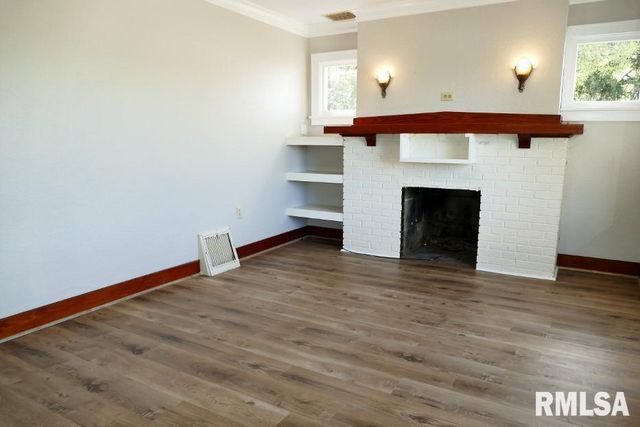 700 N MAIN Street, East Peoria, IL 61611