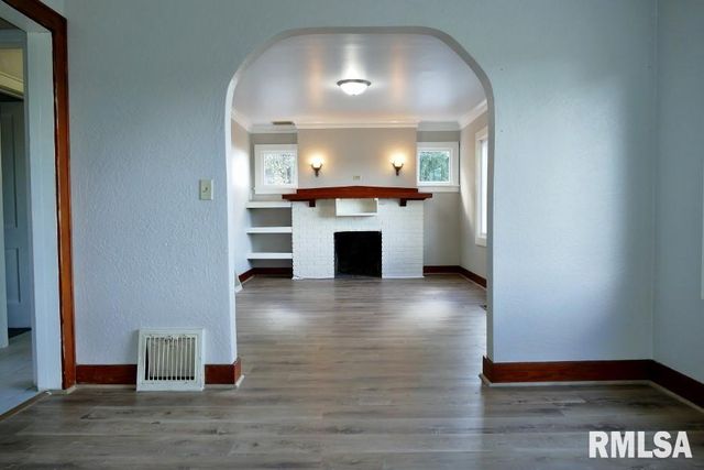 700 N MAIN Street, East Peoria, IL 61611