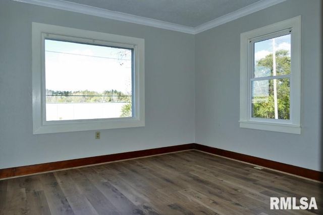 700 N MAIN Street, East Peoria, IL 61611