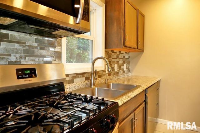 700 N MAIN Street, East Peoria, IL 61611