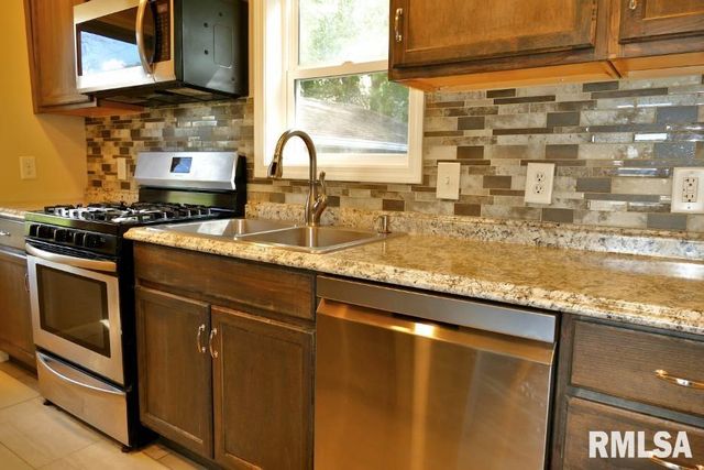 700 N MAIN Street, East Peoria, IL 61611