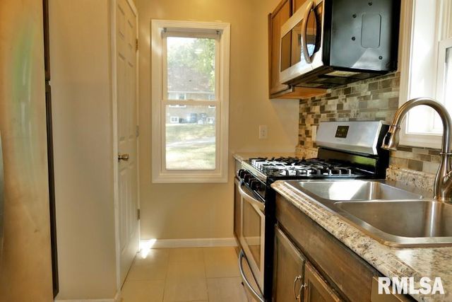 700 N MAIN Street, East Peoria, IL 61611