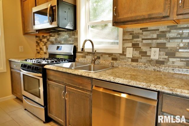 700 N MAIN Street, East Peoria, IL 61611