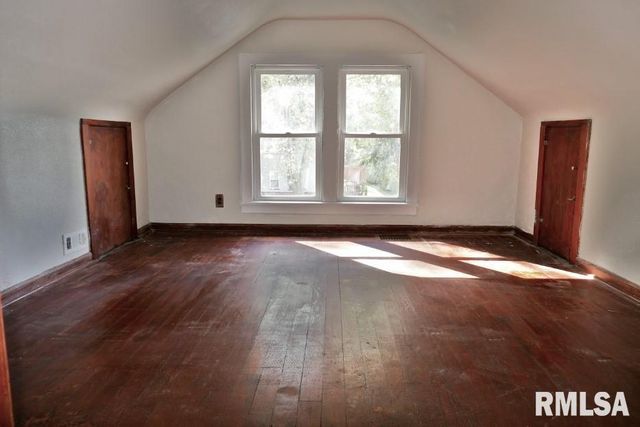 700 N MAIN Street, East Peoria, IL 61611