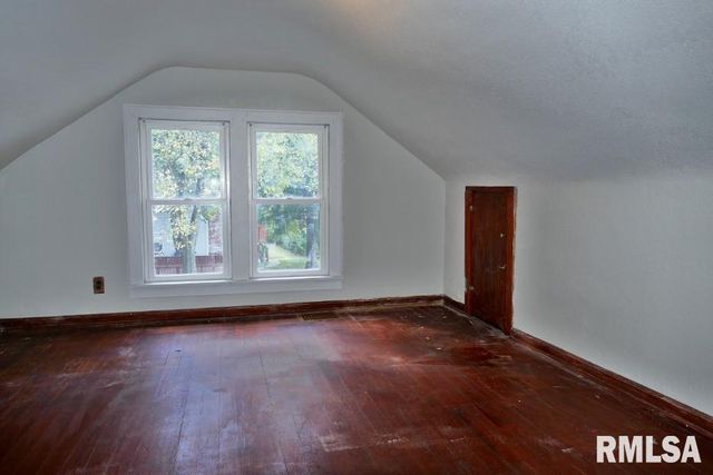 700 N MAIN Street, East Peoria, IL 61611