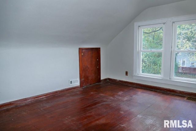 700 N MAIN Street, East Peoria, IL 61611