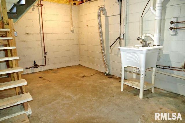 700 N MAIN Street, East Peoria, IL 61611