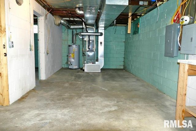 700 N MAIN Street, East Peoria, IL 61611