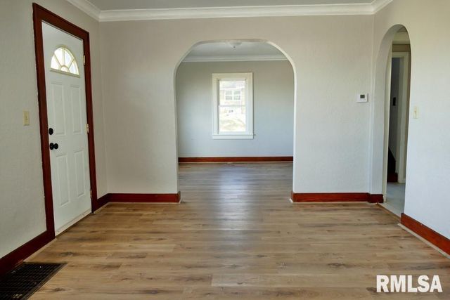 700 N MAIN Street, East Peoria, IL 61611