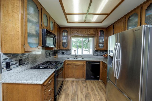 600 Zinfandel Dr, Escalon, CA 95320