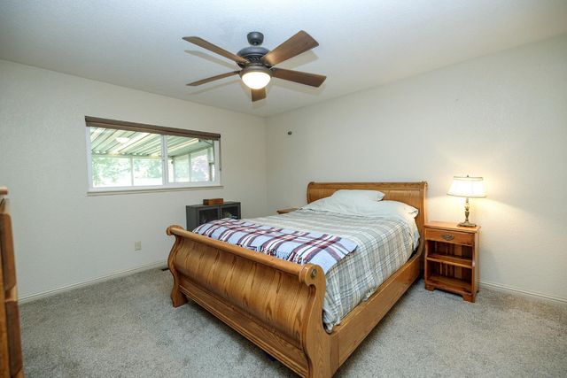 600 Zinfandel Dr, Escalon, CA 95320
