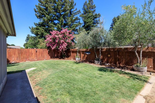 600 Zinfandel Dr, Escalon, CA 95320
