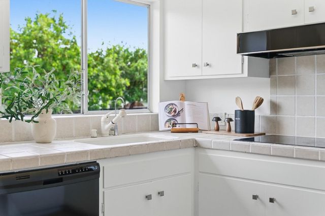 3909 Middlefield Road F, Palo Alto, CA 94303