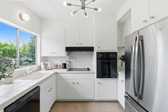 3909 Middlefield Road F, Palo Alto, CA 94303