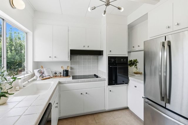 3909 Middlefield Road F, Palo Alto, CA 94303