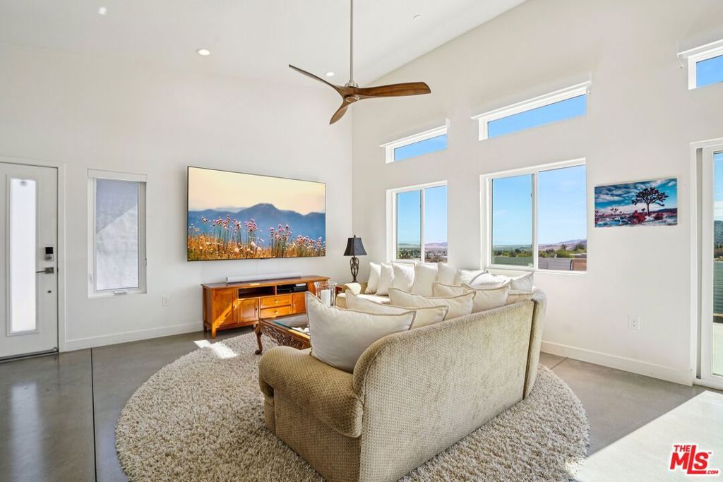 Image 10 of property listing at 6792 San Angelo Avenue, Joshua Tree, CA 92252