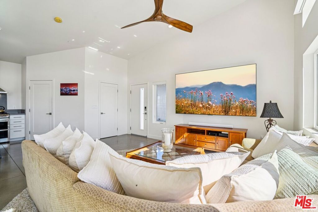 Image 12 of property listing at 6792 San Angelo Avenue, Joshua Tree, CA 92252