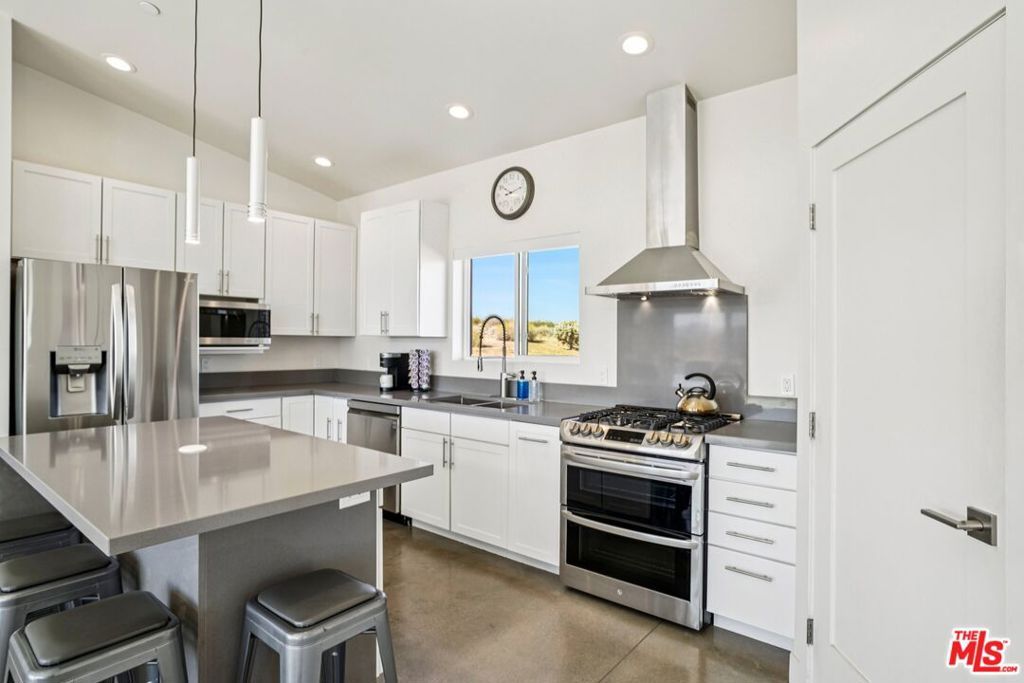 Image 16 of property listing at 6792 San Angelo Avenue, Joshua Tree, CA 92252