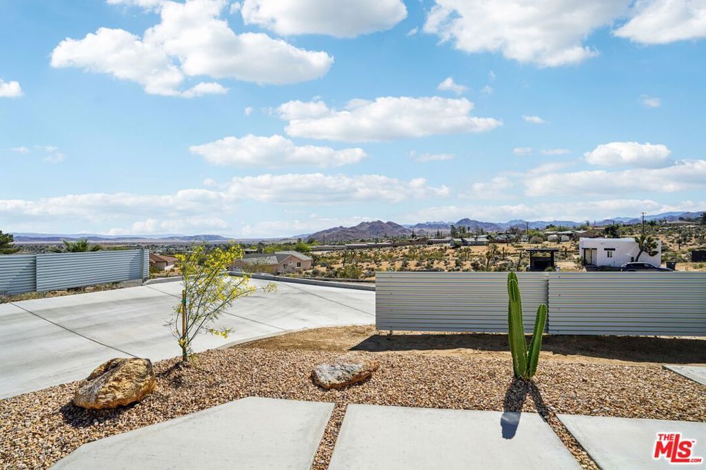 Image 4 of property listing at 6792 San Angelo Avenue, Joshua Tree, CA 92252