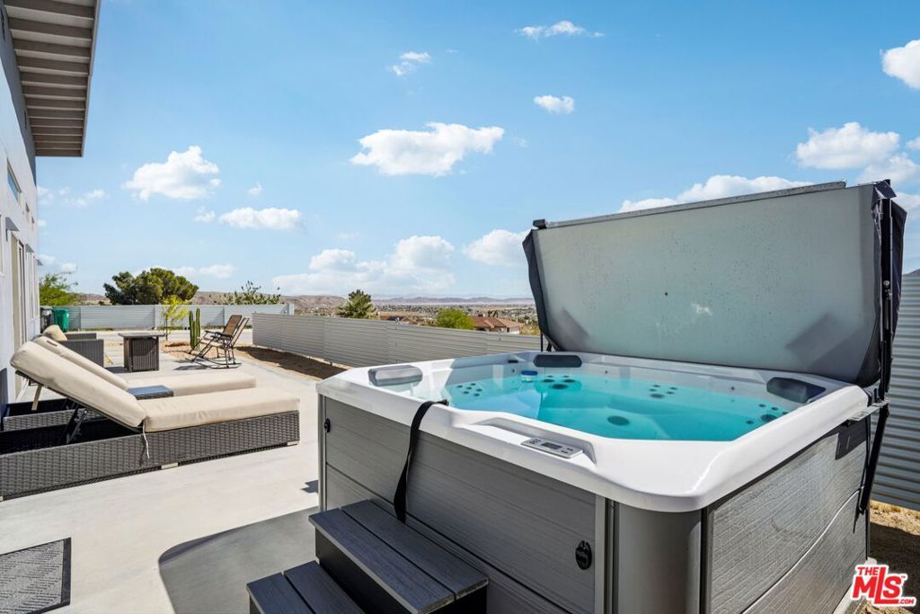 Image 8 of property listing at 6792 San Angelo Avenue, Joshua Tree, CA 92252