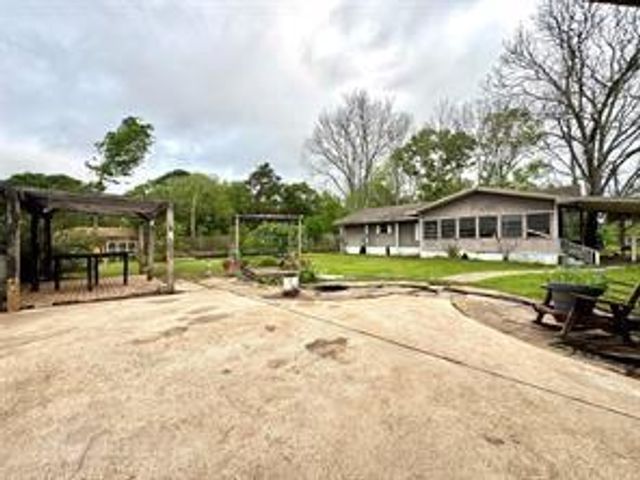 7886 Fm 1960, Dayton, TX 77535