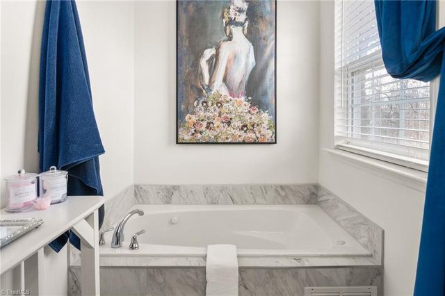 107 Cottonwood Lane, Summerfield, NC 27358