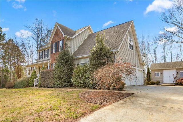 107 Cottonwood Lane, Summerfield, NC 27358