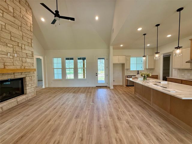 4952 FM 672, Dale, TX 78616