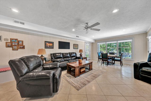 145 Bridleridge RD, Penhook, VA 24137