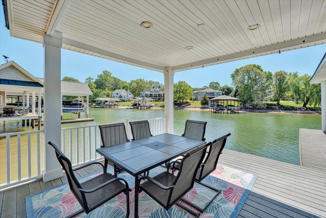 145 Bridleridge RD, Penhook, VA 24137