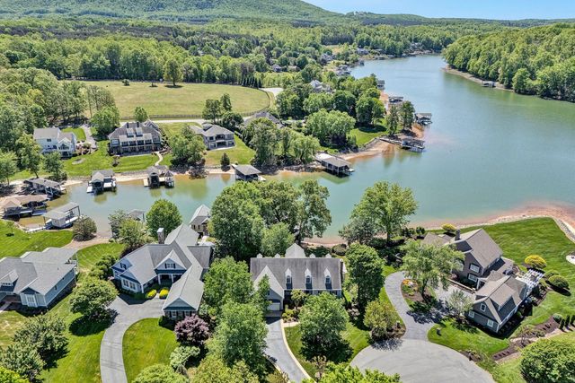 145 Bridleridge RD, Penhook, VA 24137