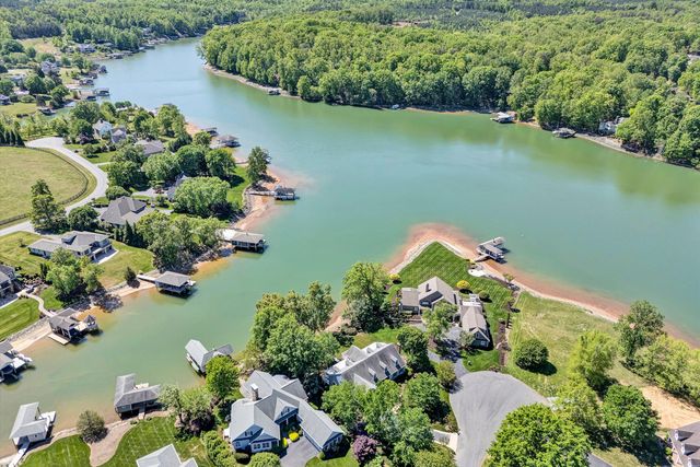 145 Bridleridge RD, Penhook, VA 24137