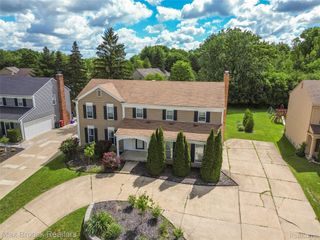 5484 Kingsfield Drive, West Bloomfield Charter Township, MI 48322