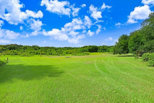 37352 ½ TRILBY ROAD, Dade City, FL 33523
