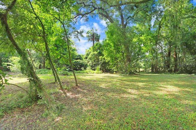 37352 ½ TRILBY ROAD, Dade City, FL 33523