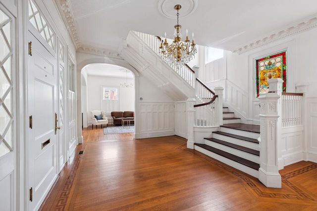 143 Broad Street, Charleston, SC 29401