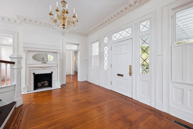 143 Broad Street, Charleston, SC 29401