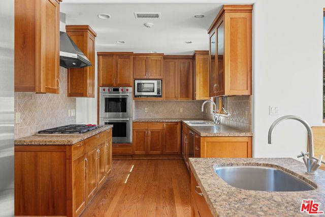 16820 W SUNSET, Pacific Palisades (los Angeles), CA 90272